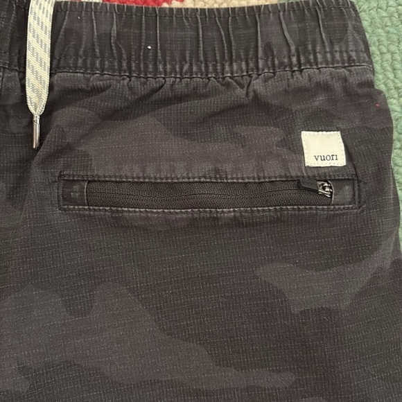 Vuori Ripstop Camo Black Shorts size x-small - Picture 5 of 6